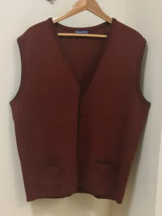 Chaleco de punto Brown Jury botones burdeos talla