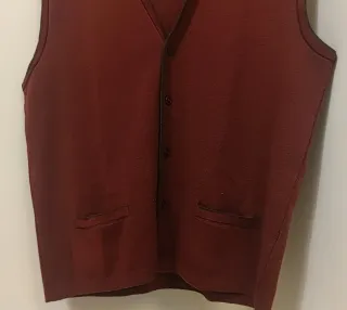 Chaleco de punto Brown Jury botones burdeos talla