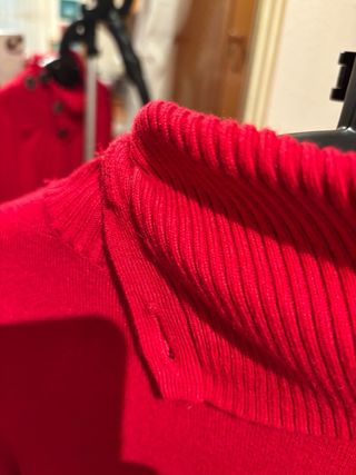 Vestido premamá rojo, o camiseta larga para jeans