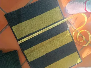 Tappeto d'ingresso a righe nero e giallo