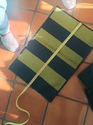 Tappeto d'ingresso a righe nero e giallo