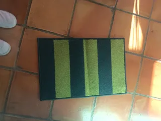 Tappeto d'ingresso a righe nero e giallo