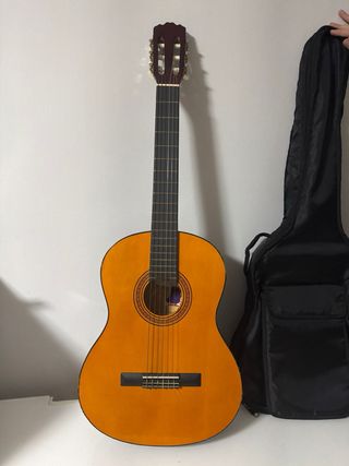 Guitarra CARMEN, funda y púas