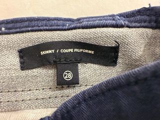 Pantalón chino Dockers chico azul marino. Talla 38