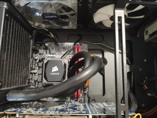 PC Gamer i-5 refrigeración líquida Corsair 16gbRAM