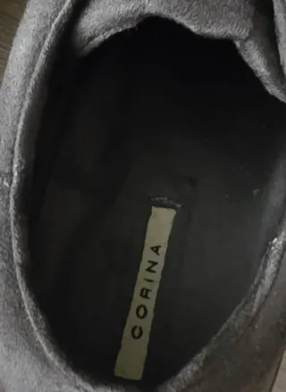 Zapatillas Corina grises con perlas