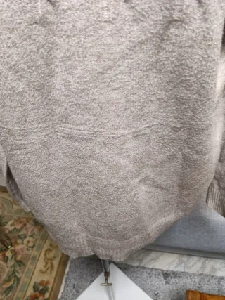 Jersey cuello alto trenzado beige