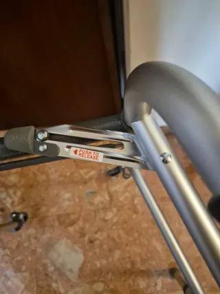 Deambulatore per interni con ruote