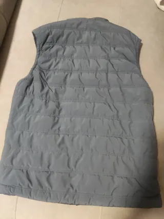 Chaleco gris acolchado reversible