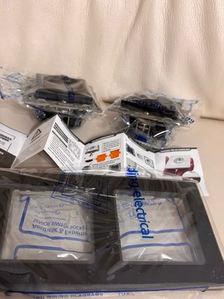 Enchufe de pared negro