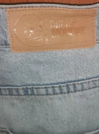 T 38, Cheap Monday, pantalón tejano tiro alto