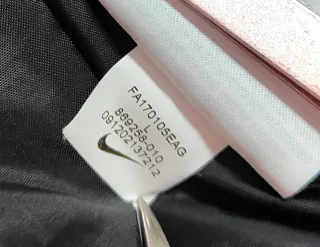 Chaqueta Nike con capucha Talla L Negra