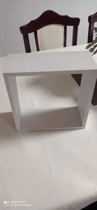 Scaffalature bianche in legno