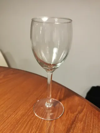 Set 6 bicchieri di acqua in cristallo con dettaglio sul piede