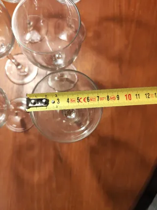 Set 6 bicchieri di acqua in cristallo con dettaglio sul piede