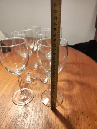 Set 6 bicchieri di acqua in cristallo con dettaglio sul piede