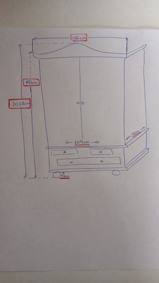 Armario de madera con cajones