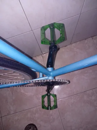 Bicicleta Fixie Blu con Sella Verde