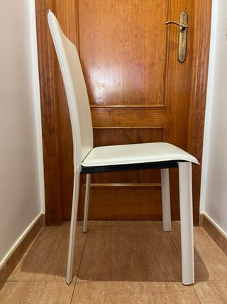 Sillas de comedor blancas (4 unidades a 30€ c/u