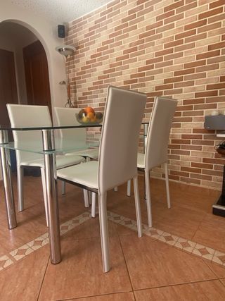 Sillas de comedor blancas (4 unidades a 30€ c/u