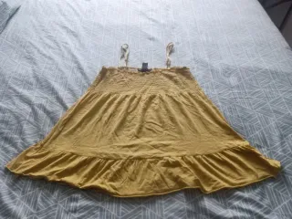 4 Camisetas de tirantes .