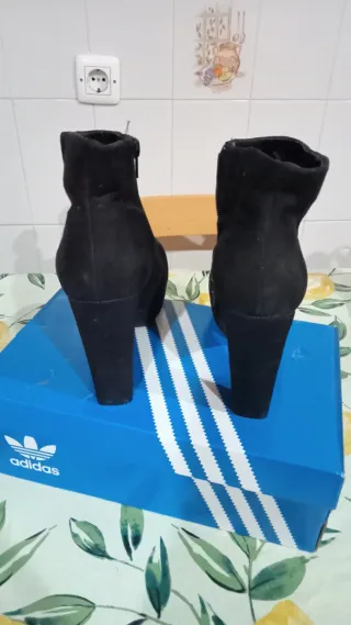 Botines antelina negros talla 40