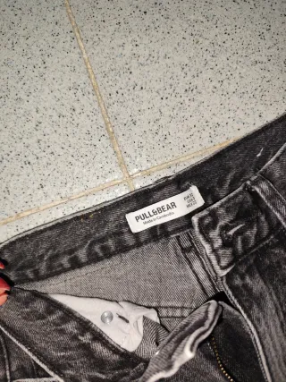 Pantalón tejano tiro alto gris