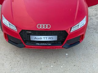 Coche eléctrico infantil Audi TT RS