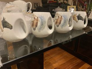 Tazze di porcellana con cavalli (4 unità)