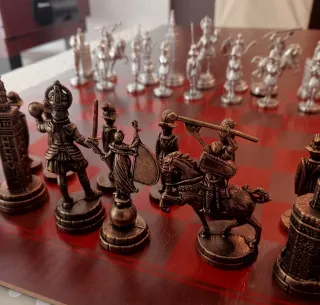 Pezzi di scacchi metallici