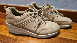 Scarpe donna beige con zeppa