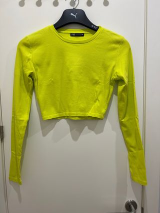 Camiseta cropped Zara nueva