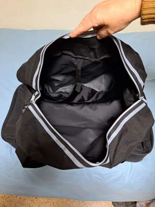 Bolsa de deporte Adidas negra y gris