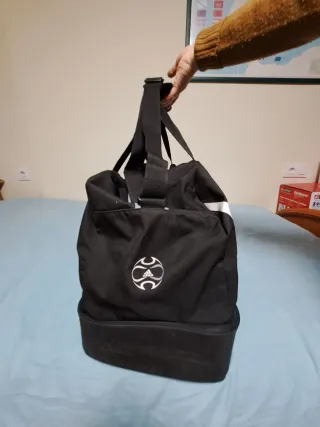 Bolsa de deporte Adidas negra y gris