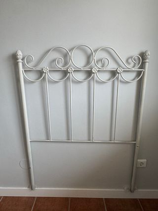 Cabecero metálico gris claro
