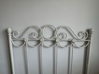 Cabecero metálico gris claro