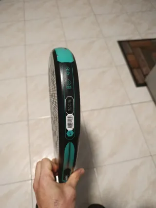 Pala de pádel Kombat Vesubio