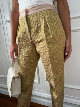 Calça Texturizada Dourada Marlene B