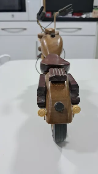 Miniatura di moto Harley Davidson in legno