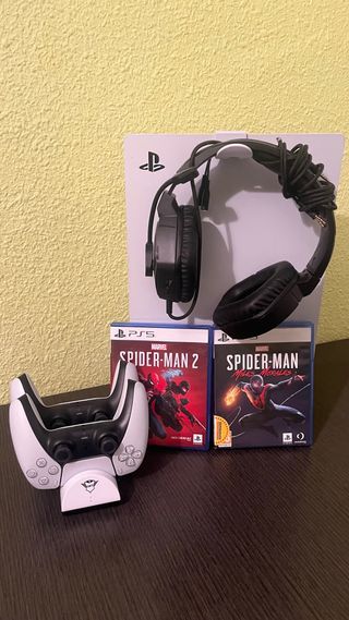 PS5 con 2 giochi, controller e cuffie