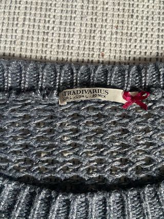 Jersey Stradivarius gris tejido calado