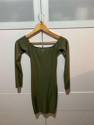 Vestido verde olivo fruncido