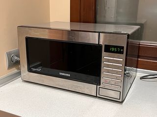 Forno a microonde Samsung GE87M-X - 23 L con grill