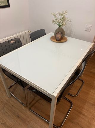 Conjunto de mesa extensible y sillas comedor
