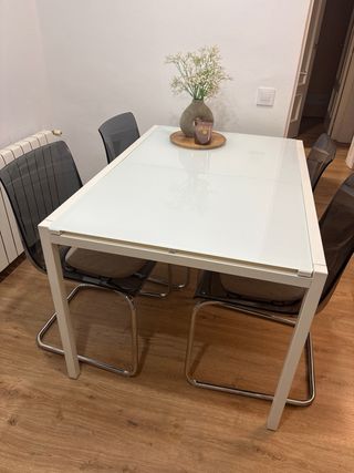 Conjunto de mesa extensible y sillas comedor