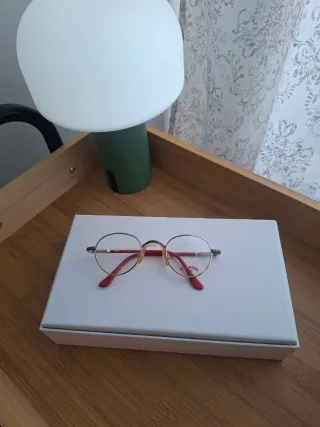 Gafas infantiles OKI DOKI doradas y rojas