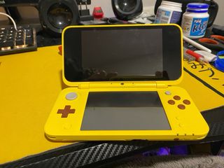 Consola Nintendo 2DS XL Pikachu