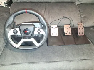 Volante Thrustmaster GTR con pedales y marchas