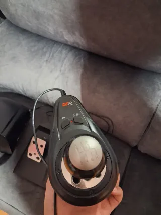 Volante Thrustmaster GTR con pedales y marchas