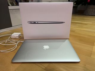MacBook Air A1466 Plata Casi Nuevo